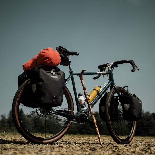 Robuste et nécessitant peu d'entretien, la Mimic est la transmission idéale pour votre vélo de voyage ! 🗺️

📸 @theohoopfilms