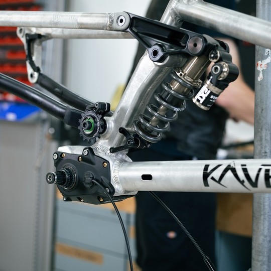 Our Mimic gearbox fits perfectly on @kavenz.cycles frames. What other bikes would you like to see it on?

© @kavenz.cycles

#effigear #mtbgearbox #kavenz #mtblife